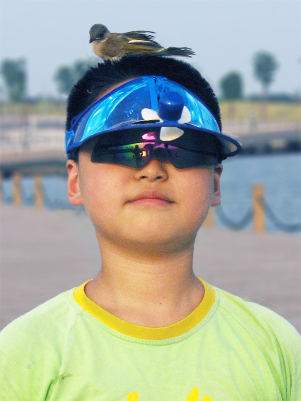 г
